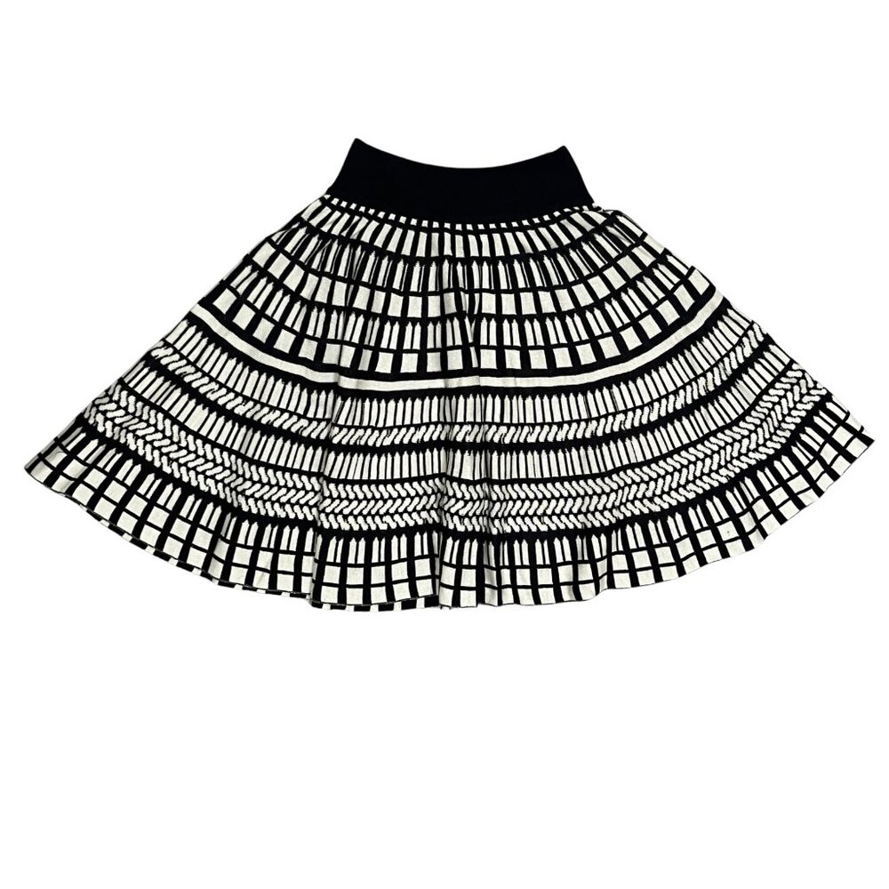 Forever 21 Black White Mini Skater Skirt Women's Size S Flared Graphic Print